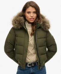 Superdry Kurtka bomber Everest z kapturem slim poliester. Zielone kurtki Superdry, bez wzorów, z materiału, z kapturem. Za 503.00 zł.