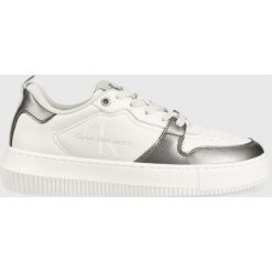 Calvin Klein Jeans sneakersy Chunky Cupsole Laceup Metallic kolor biały. Białe buty sportowe lifestyle Calvin Klein Jeans, bez wzorów, z gumy, sportowe, z okrągłym noskiem, bez zapięcia. Za 639.99 zł.