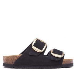 Klapki Birkenstock. Czarne klapki Birkenstock, bez wzorów, bez obcasa, bez zapięcia. Za 629.99 zł.