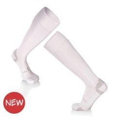 Skarpety piłkarskie 3/4 długości – białe. Białe skarpetki TRY TO FLY, bez wzorów. W wyprzedaży za 67.01 zł.