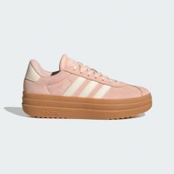 Buty VL Court Bold. Czerwone buty sportowe lifestyle adidas, bez wzorów, sportowe, bez zapięcia. Za 352.00 zł.