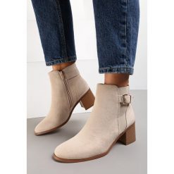 Beżowe Botki Eudonia. Brązowe botki Renee, bez wzorów, z okrągłym noskiem, za kostkę, bez obcasa, na obcasie, bez zapięcia. W wyprzedaży za 183.99 zł.