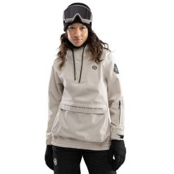 Damska kurtka snowboardowa Sporty zimowe SIROKO W3-W Haboob. Brązowe kurtki narciarskie SIROKO, na zimę, bez wzorów, z softshellu, bez kaptura, narciarskie. W wyprzedaży za 382.00 zł.