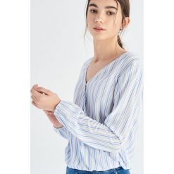 Kopertowa bluzka - Niebieski. Bluzki marki Sinsay. Za 39.99 zł.