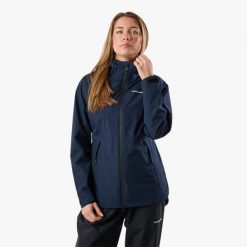 Kurtka przeciwdeszczowa damska Swedemount Orust Rain Jacket wodoodporna. Fioletowe kurtki SWEDEMOUNT, s, bez wzorów, z materiału, klasyczne, z kapturem. Za 296.99 zł.