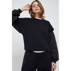 Sisley bluza damska kolor czarny gładka. Czarne bluzy Sisley, l, bez wzorów, bez kaptura. W wyprzedaży za 234.99 zł.
