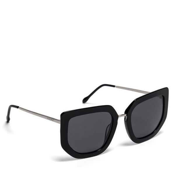 Okulary przeciwsłoneczne Nine West. Czarne okulary przeciwsłoneczne Nine West, bez wzorów. Za 149.99 zł.