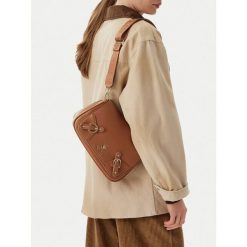 Torebka Beverly Hills Polo Club. Brązowe listonoszki Beverly Hills Polo Club, bez wzorów, bez dodatków. Za 179.99 zł.
