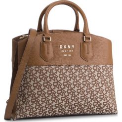 Torebka DKNY - Noho Lg Trpl Compt R91DFA74 Chino Logo/Vic CVU. Torebki klasyczne marki DKNY. W wyprzedaży za 959.00 zł.
