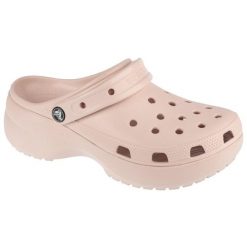 Sandały CROCS CLASSIC PLATFORM CLOG W Nago. Czerwone sandały Crocs, bez wzorów, z gumy, bez obcasa, bez zapięcia. Za 326.99 zł.