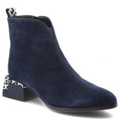 Botki damskie S. Barski, na klocku z zamszową cholewką i zapinane na suwak, granatowe, CR52-648. Niebieskie botki S.BARSKI, bez wzorów, z zamszu, eleganckie, bez obcasa, na obcasie, bez zapięcia. Za 259.00 zł.
