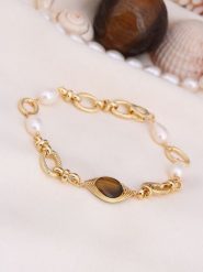 L'Atelier de Gaia Pozłacana bransoletka z tygrysim okiem i perłami rozmiar: onesize. Białe bransoletki L'Atelier de Gaia, z perłą, pozłacane. Za 83.03 zł.