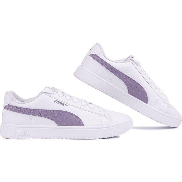 Buty Sportowe damskie Puma Rickie Classic. Białe buty sportowe lifestyle Puma, bez wzorów, sportowe, bez zapięcia. Za 199.00 zł.