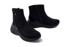 RIEKER REMONTE TEX D6677-03 black, botki damskie. Czarne botki Rieker Remonte, bez wzorów, bez obcasa, na koturnie, bez zapięcia. Za 287.92 zł.