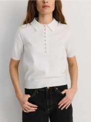 Sweter z krótkim rękawem - kremowy. Białe swetry Reserved, l, bez wzorów, z dzianiny, bez ramiączek. Za 99.99 zł.