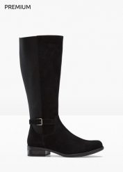 Kozaki skórzane z szeroką cholewką. Czarne kozaki bonprix, bez wzorów, bez obcasa, bez zapięcia. Za 339.99 zł.