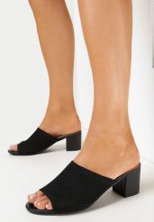 Czarne Klapki. Czarne klapki Born2be, w ażurowe wzory, ze skóry ekologicznej, eleganckie, bez obcasa, na obcasie, bez zapięcia. W wyprzedaży za 59.99 zł.