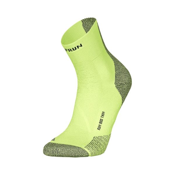 Skarpetki do biegania Kiprun Run 900 średnie cienkie. Żółte skarpetki KIPRUN, bez wzorów, z elastanu. Za 39.99 zł.