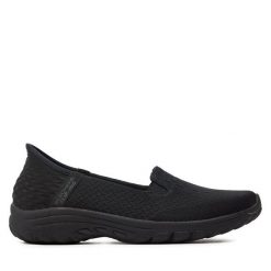 Półbuty Skechers. Czarne półbuty wsuwane Skechers, bez wzorów, bez obcasa, na płaskiej podeszwie. Za 299.99 zł.