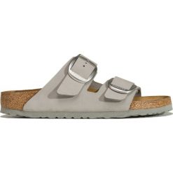 Klapki BIRKENSTOCK ARIZONA BIG BUCKLE. Szare klapki Birkenstock, bez wzorów, z nubiku, eleganckie, bez obcasa, bez zapięcia. Za 600.00 zł.