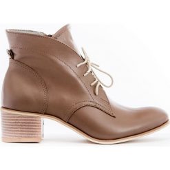 Sznurowane botki na 5 cm klocku - skóra naturalna - model 482 - kolor taupe lico. Brązowe botki Zapato, bez wzorów, z jeansu, biznesowe, za kostkę, bez obcasa, na obcasie, bez zapięcia. Za 419.00 zł.