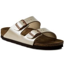 Klapki Birkenstock. Żółte klapki Birkenstock, bez wzorów, bez obcasa, bez zapięcia. Za 449.99 zł.