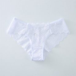 Figi bezszwowe z koronką na co dzień i specjalne okazje Levana. Czerwone figi Intica, bez wzorów, z koronki. Za 59.00 zł.