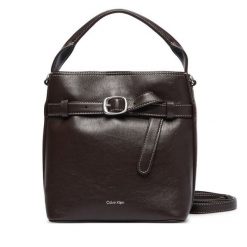 Torebka Calvin Klein. Brązowe torebki klasyczne Calvin Klein, bez wzorów, klasyczne, bez dodatków. Za 569.99 zł.