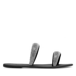 Klapki Nine West. Szare klapki Nine West, bez wzorów, bez obcasa, bez zapięcia. Za 149.99 zł.