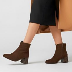 Botki damskie Maciejka, na obcasie we wzory i ze skóry naturalnej z ociepleniem, brązowe, K7202-02-00-8. Brązowe botki Maciejka, bez wzorów, ze skóry, klasyczne, bez obcasa, na obcasie, bez zapięcia. Za 269.00 zł.