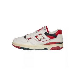 Buty New Balance 550 Czerwono-Białe. Białe buty treningowe New Balance, bez wzorów, z gumy, bez zapięcia, do koszykówki. Za 488.20 zł.
