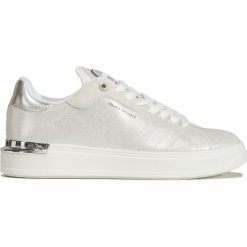 Trampki COLMAR CLAYTON LUX. Białe trampki Colmar, z aplikacjami, z gumy, casualowe, bez zapięcia. W wyprzedaży za 442.00 zł.