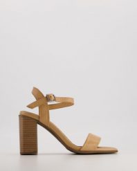 BEŻOWE SANDAŁY NA SŁUPKU 0027101 SCISSORS. Brązowe sandały Venezia, bez wzorów, ze skóry, bez obcasa, na słupku, bez zapięcia. Za 329.00 zł.