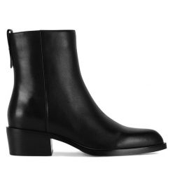 Botki Gino Rossi. Czarne botki Gino Rossi, bez wzorów, bez obcasa, na słupku, bez zapięcia. Za 439.99 zł.