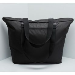 Torba sportowa Domyos 25 l. Czarne torby sportowe DOMYOS, bez wzorów, z materiału. Za 84.99 zł.