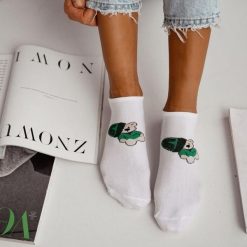 Białe stopki damskie zielony miś z czapką 1220. Białe skarpetki Milena, bez wzorów, z bawełny. Za 14.90 zł.