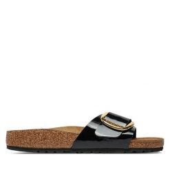 Klapki Birkenstock. Czarne klapki Birkenstock, bez wzorów, bez obcasa, bez zapięcia. Za 499.99 zł.
