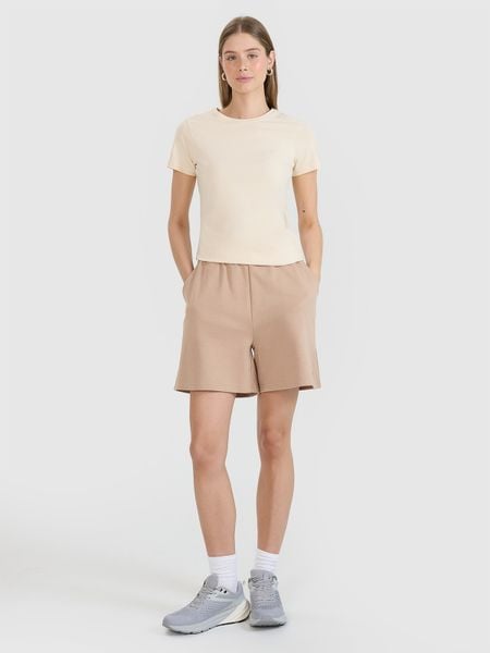 4F Spodenki dresowe damskie - beżowe L. Brązowe szorty 4f, bez wzorów, z bawełny. W wyprzedaży za 59.99 zł.