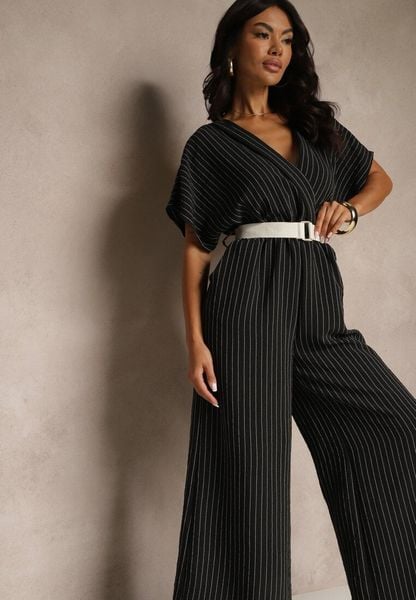 Czarny Kopertowy Kombinezon z Nietoperzowymi Rękawami i Paskiem Tollamira. Czarne sukienki Renee, na co dzień, bez wzorów, eleganckie, bez kołnierzyka, bez ramiączek, kopertowe. Za 139.99 zł.