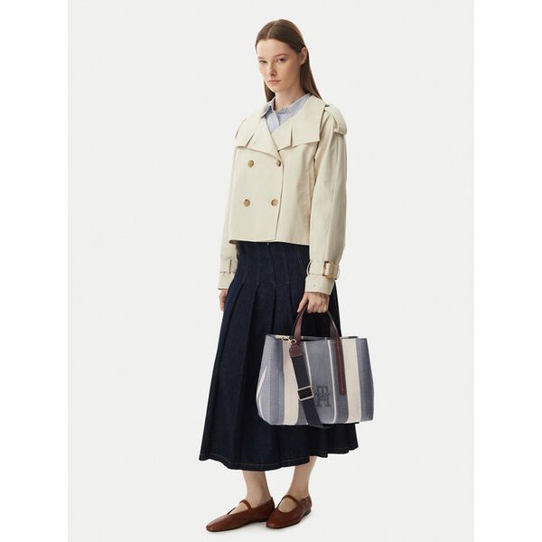 Torebka Tommy Hilfiger. Niebieskie torebki klasyczne Tommy Hilfiger, bez wzorów, klasyczne, bez dodatków. Za 849.99 zł.
