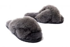 EMU AUSTRALIA W11573 MAYBERRY charcoal, kapcie damskie. Szare kapcie Emu Australia, bez wzorów, ze skóry. Za 299.90 zł.