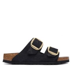 Klapki Birkenstock. Czarne klapki Birkenstock, bez wzorów, bez obcasa, bez zapięcia. Za 539.99 zł.
