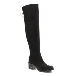 Czarne Kozaki Carinii Skórzane Buty Na Obcasie. Czarne kozaki Carinii, z aplikacjami, z nubiku, eleganckie, bez obcasa, na obcasie, bez zapięcia. Za 409.00 zł.