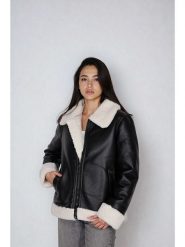 Steve Madden Kurtka w kolorze czarnym ze skóry syntetycznej rozmiar: L. Czarne kurtki Steve Madden, l, bez wzorów, ze skóry, bez kaptura. Za 217.99 zł.