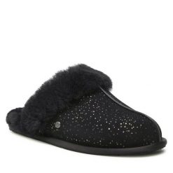Kapcie Ugg. Czarne kapcie UGG, bez wzorów. Za 469.99 zł.