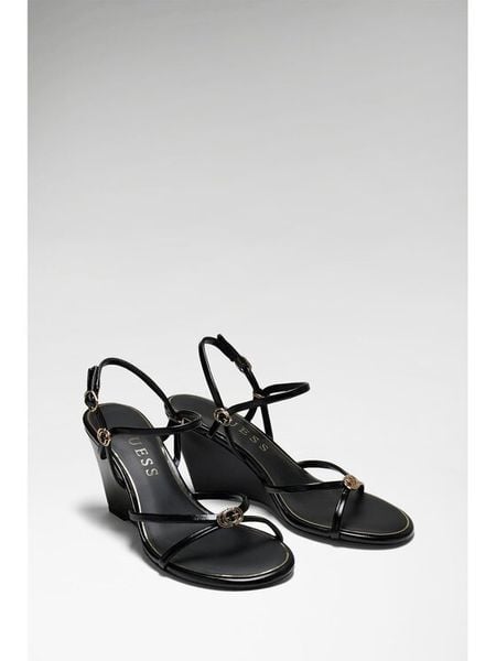 Guess Sandały 182988 Czarny. Czarne sandały Guess, z aplikacjami, bez obcasa, na słupku, bez zapięcia. Za 494.99 zł.
