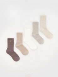 Skarpetki z bawełną 5 pack - kremowy. Białe skarpetki Reserved, bez wzorów, z bawełny. Za 49.99 zł.