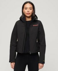 Superdry Kurtka Hooded Soft Shell Trekker – Krótkie dopasowanie. Czarne kurtki Superdry, bez wzorów, z elastanu, bez kaptura. Za 472.65 zł.