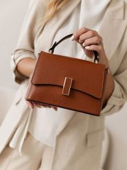 Lia Biassoni Skórzana torebka "Fegana" w kolorze jasnobrązowym - 20 x 14 x 8 cm rozmiar: onesize. Brązowe torebki klasyczne Lia Biassoni, bez wzorów, z materiału, przez ramię, bez dodatków. Za 217.99 zł.