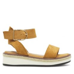 Sandały DeeZee. Brązowe sandały DeeZee, bez wzorów, bez obcasa, na koturnie, bez zapięcia. Za 119.99 zł.